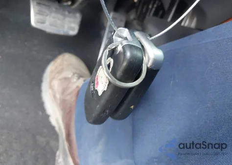 2016 Hyundai Veloster Turbo z USA, uszkodzony, nr VIN KMHTC6AE1GU250010